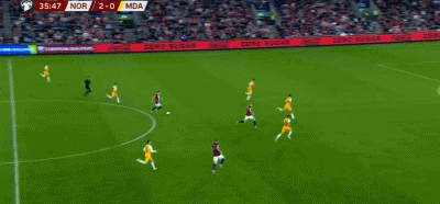 门将后巧射 门将后巧射